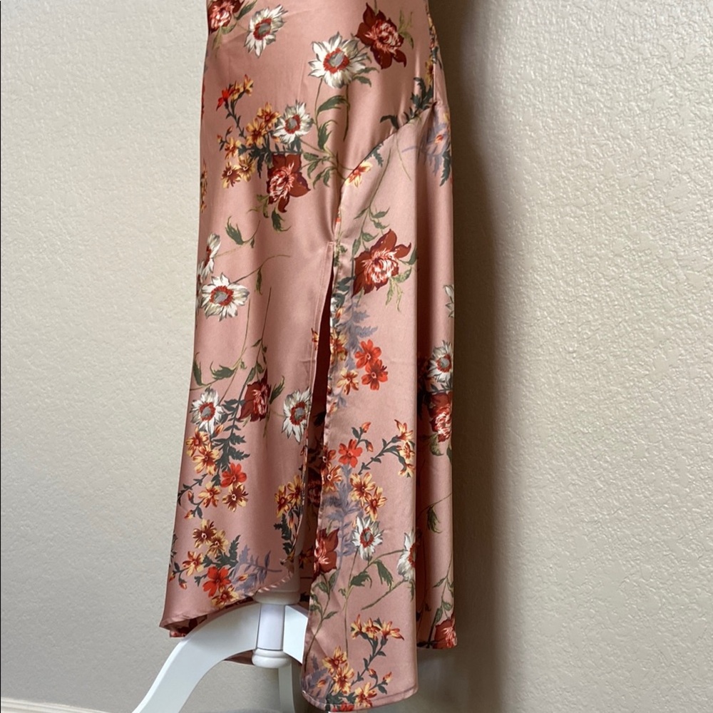 Elegant Dark Blush Floral Slip Dress, size M by ASTR The Label - Picture 7 of 16